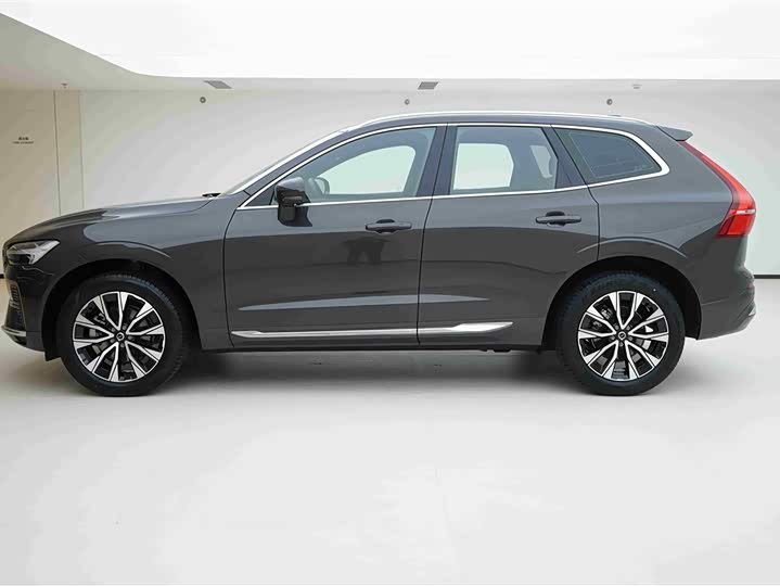 Volvo XC60 2023 B 5 4 WD — фото 3