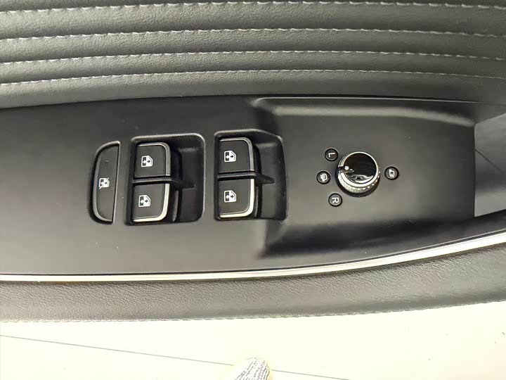 Hongqi HS5 2023 2.0 T Pro — фото 17