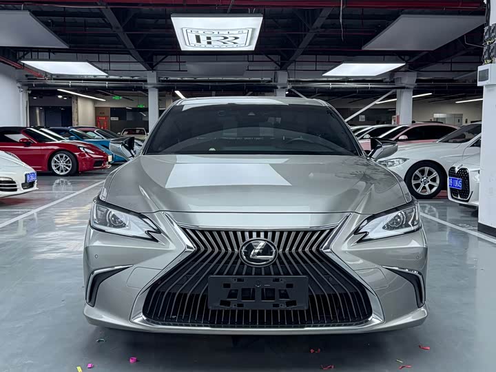 Lexus ES 2018 200 V — фото 2