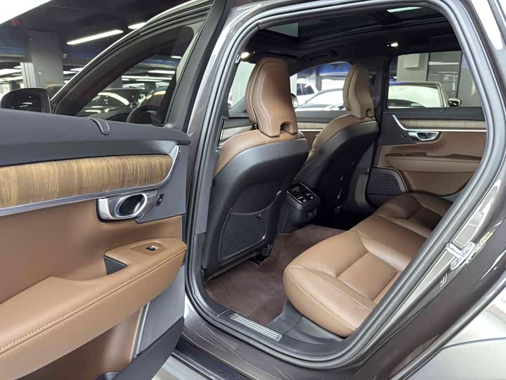 Volvo V90 2024 Cross Country B 5 AWD — фото 10