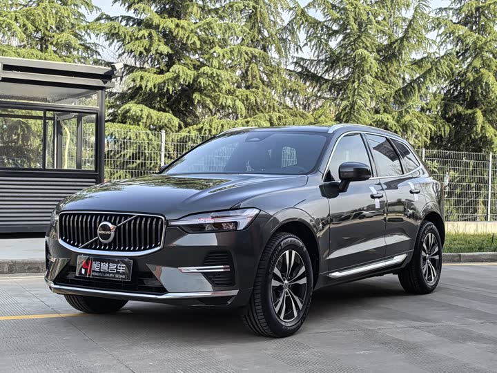 Volvo XC60 2022 B 5 4 WD — фото 1