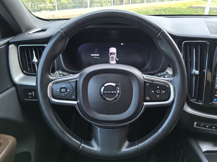 Volvo XC60 2022 B 5 4 WD — фото 12