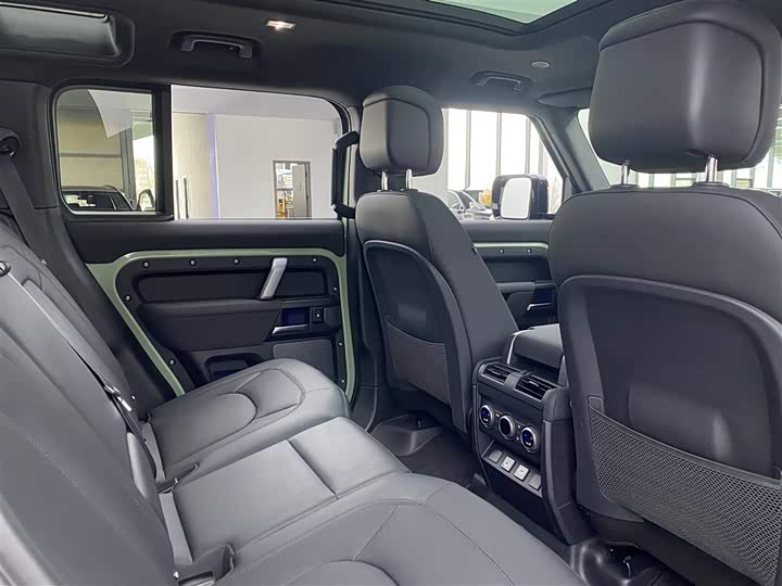 Land Rover Defender — фото 11