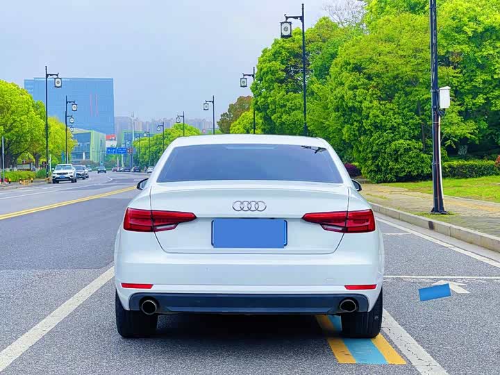 Audi A4L 40 TFSI стиль — фото 12