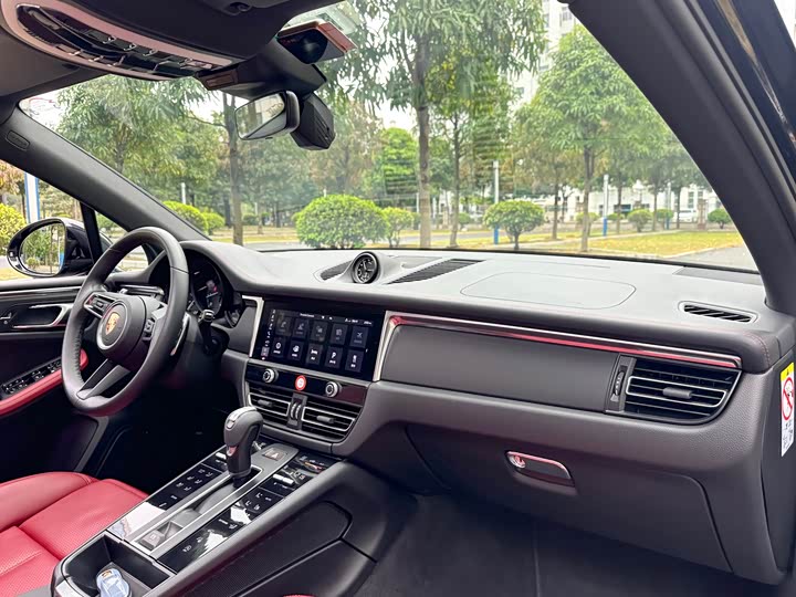 Porsche Macan 2023 Macan 2.0 T — фото 32