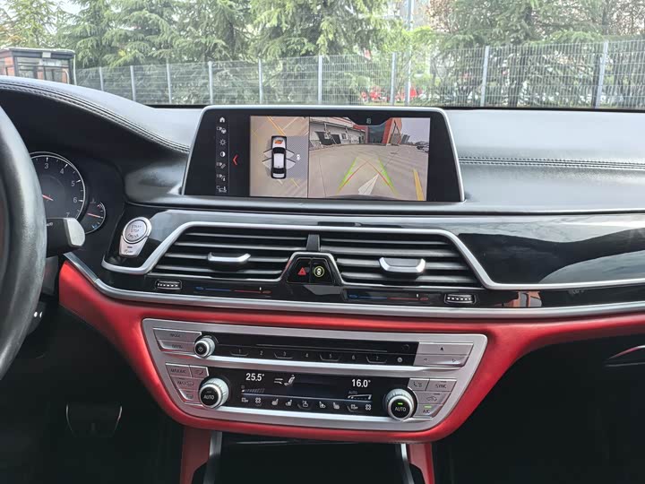 BMW 7-Series 2018 740 Li x Drive M — фото 16