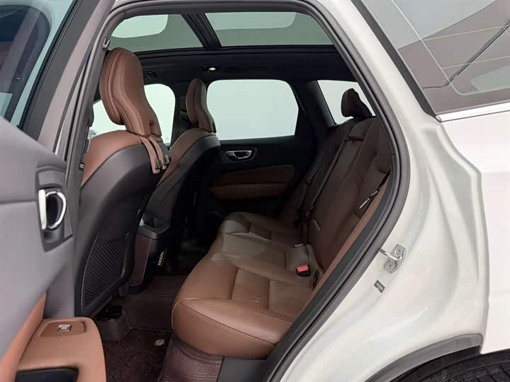 Volvo XC60 2022 B 5 4 WD — фото 17