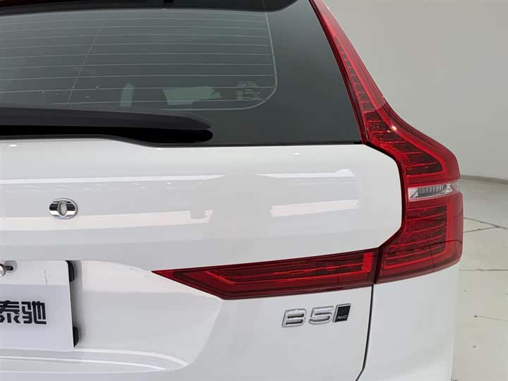Volvo XC60 2022 B 5 4 WD — фото 10