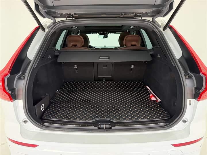 Volvo XC60 2022 B 5 4 WD — фото 14