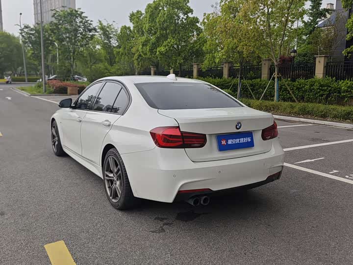 BMW 3-Series 2018 330i M — фото 13