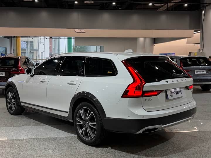 Volvo V90 2017 Cross Country T 5 AWD — фото 6
