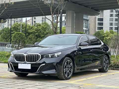 BMW 5-Series 2024 530 Li Leading M — фото 24