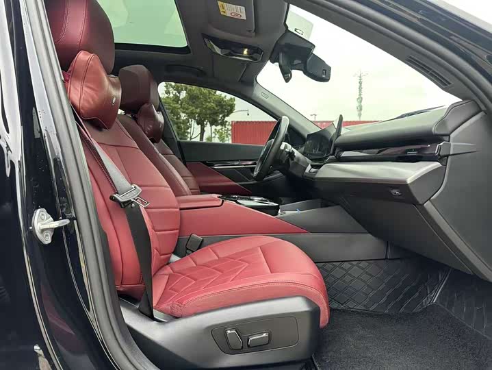 BMW 5-Series 2024 530 Li Leading M — фото 11