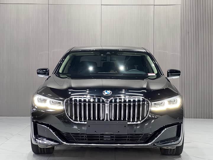 BMW 7-Series 2019 740 Li Leading — фото 2