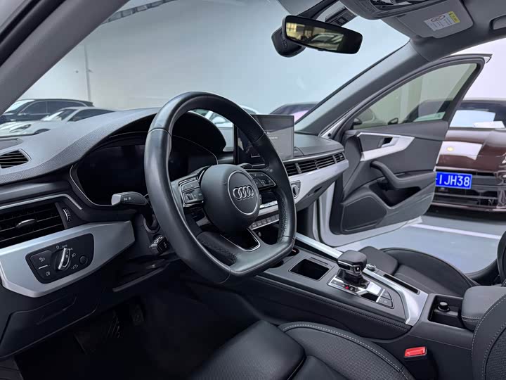 Audi A4L 40 TFSI люкс-динамик — фото 4