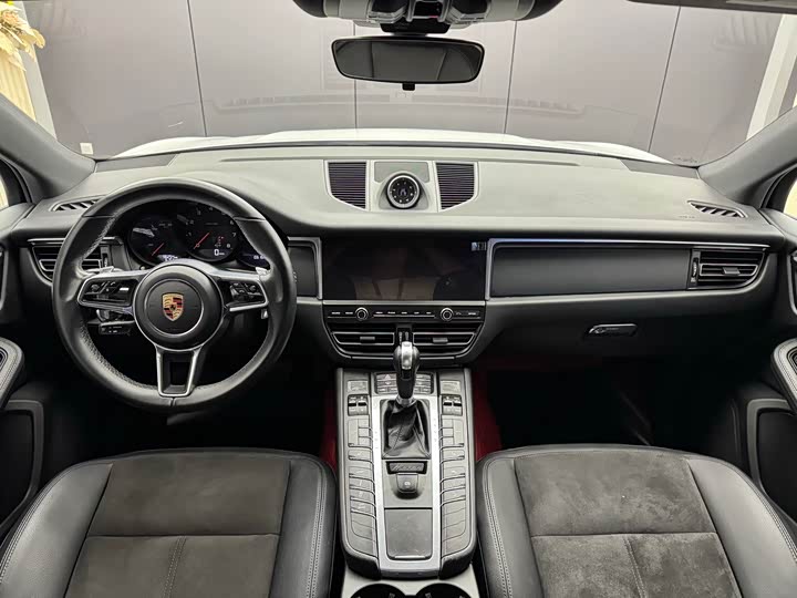 Porsche Macan 2018 Macan 2.0 T — фото 5