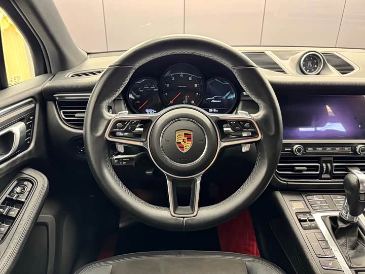 Porsche Macan 2018 Macan 2.0 T — фото 6