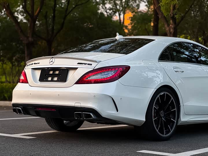 Mercedes-Benz CLS 2015 AMG CLS 63 4 MATIC — фото 3