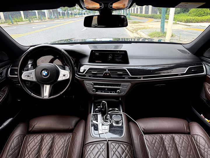BMW 7 Series — фото 9