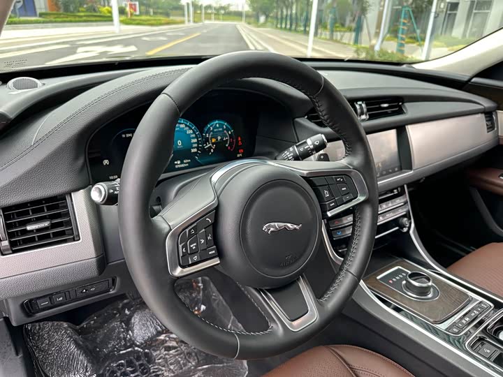 Jaguar XFL 2018 XFL 2.0 T 250 PS — фото 25