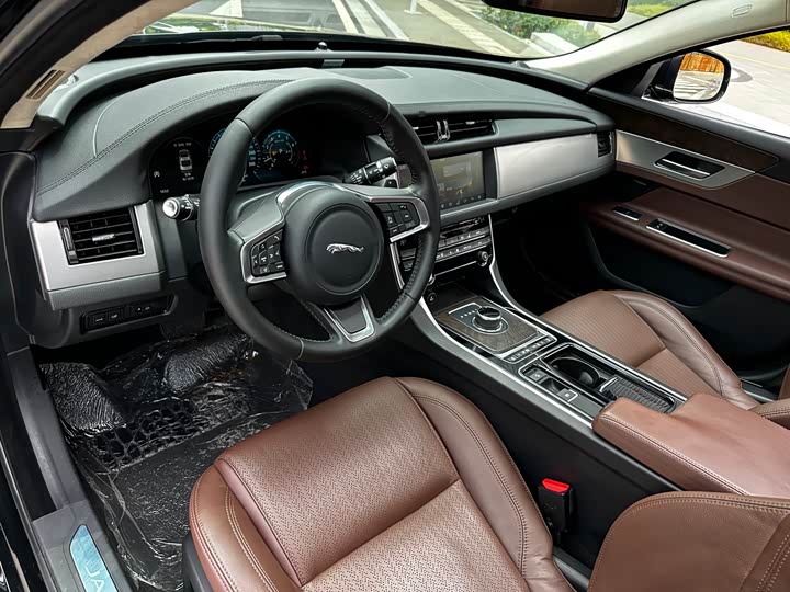 Jaguar XFL 2018 XFL 2.0 T 250 PS — фото 12
