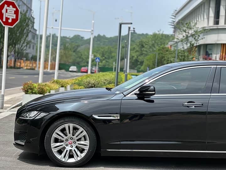 Jaguar XFL 2018 XFL 2.0 T 250 PS — фото 9