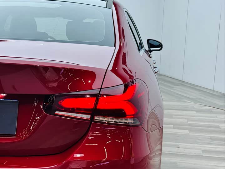Mercedes-Benz A-Class 2022 A 200 L — фото 27