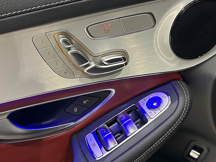 Mercedes-Benz GLC 2023 GLC 260 4 MATIC SUV — фото 6