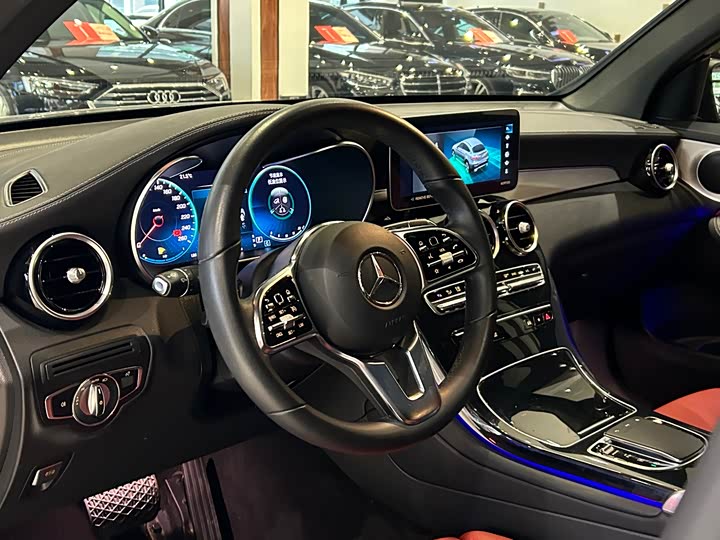 Mercedes-Benz GLC 2023 GLC 260 4 MATIC SUV — фото 5