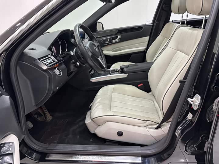 Mercedes-Benz E-Class 2015 E 200 L Sport — фото 12