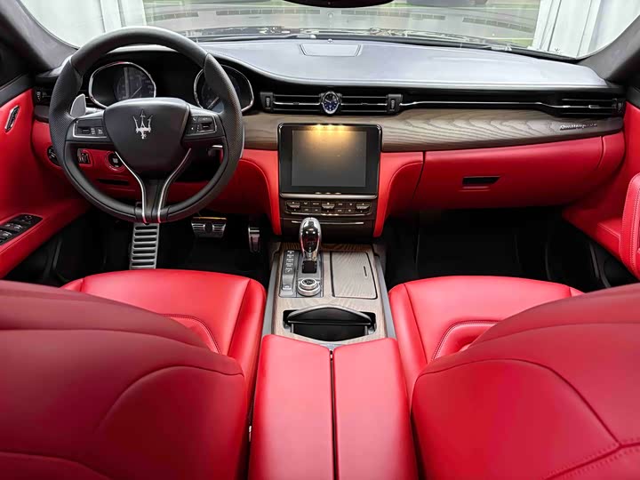 Maserati Quattroporte — фото 11