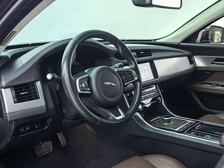 Jaguar XFL 2018 XFL 2.0 T 250 PS — фото 15