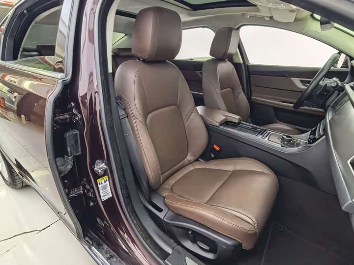 Jaguar XFL 2018 XFL 2.0 T 250 PS — фото 7