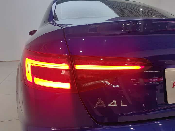 Audi A4L 2019 40 TFSI VI — фото 9