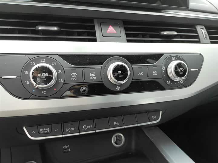 Audi A4L 40 TFSI стиль-динамик — фото 11