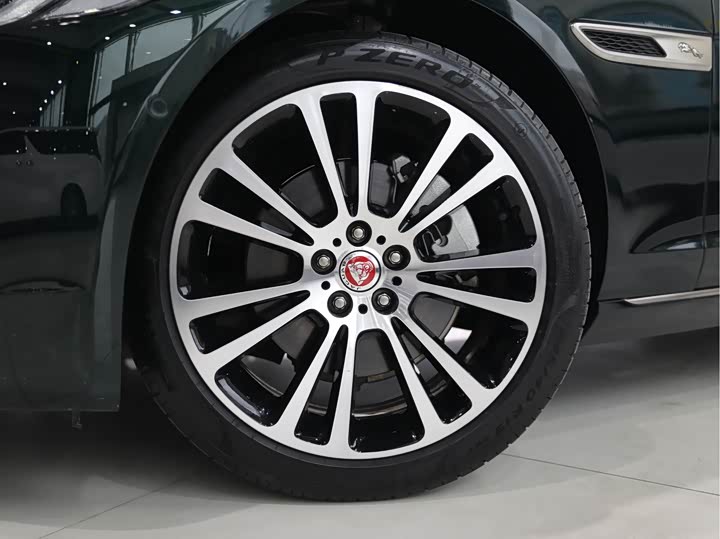 Jaguar XFL 2024 2.0 T P 250 2 WD — фото 5