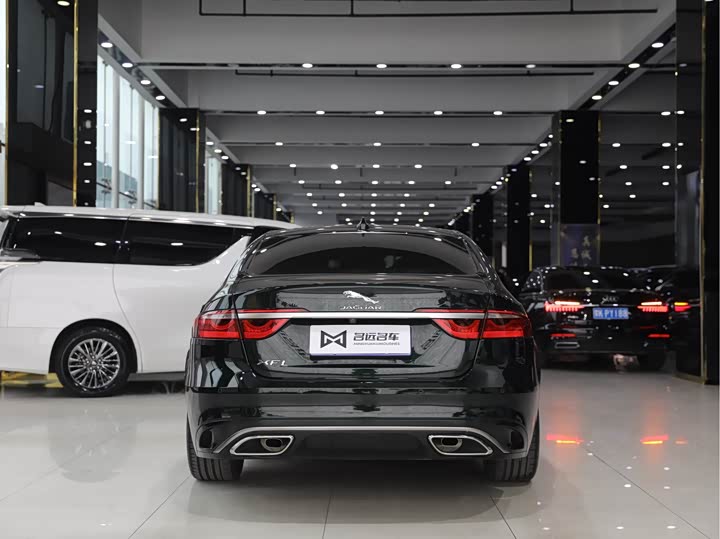 Jaguar XFL 2024 2.0 T P 250 2 WD — фото 16