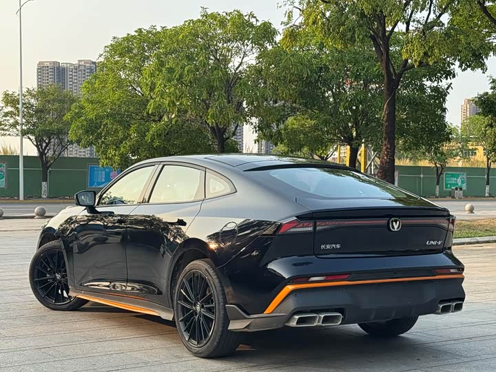 Changan UNI-V 2024 1.5 T Sport — фото 25