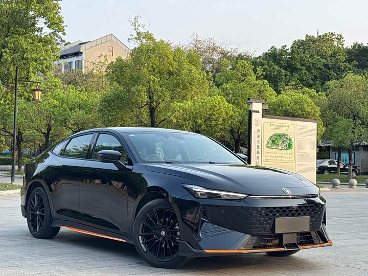 Changan UNI-V 2024 1.5 T Sport — фото 3
