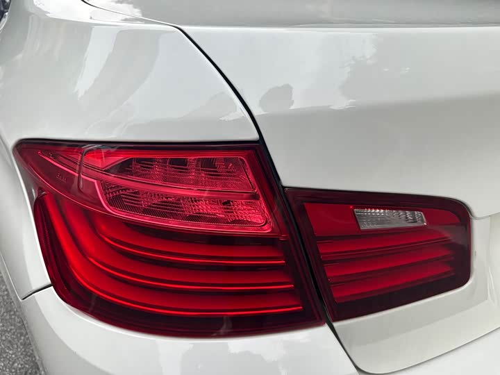 BMW 5 Series 525Li — фото 12