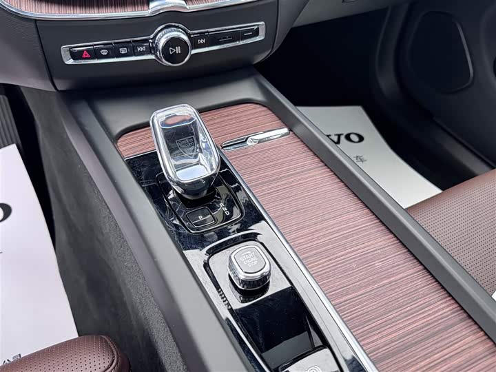 Volvo XC60 Hybrid 2025 Hybrid 4 WD — фото 10