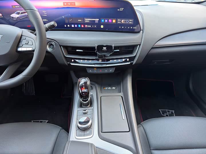 Cadillac CT — фото 10