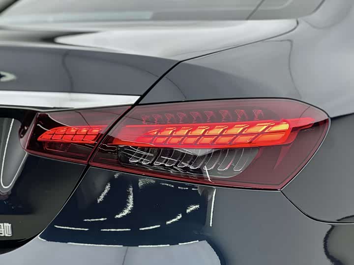 Mercedes-Benz E-Class 2023 E 300 L Luxury — фото 6
