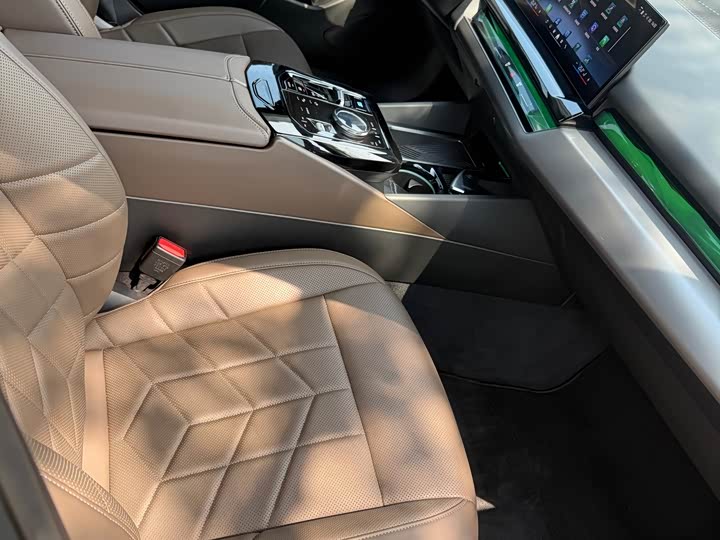 BMW i 5 2024 e Drive 35 L M — фото 8