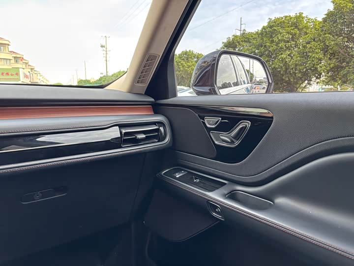 Lincoln Aviator — фото 16