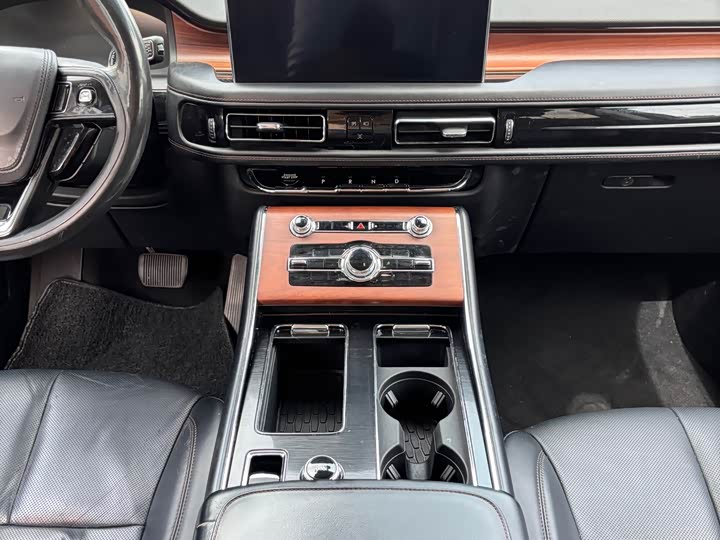 Lincoln Aviator — фото 15