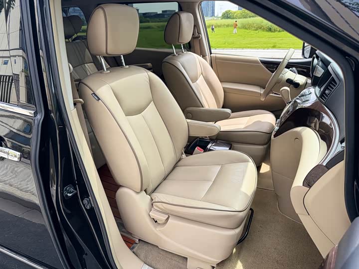 Nissan Quest — фото 14