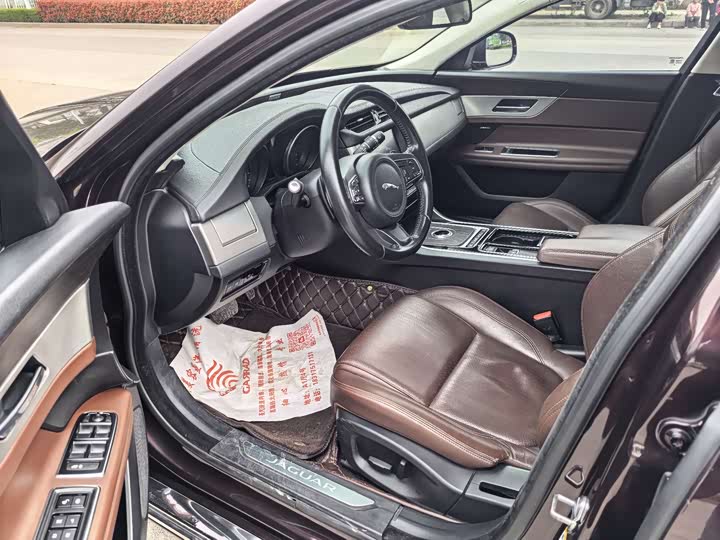 Jaguar XFL 2017 XFL 2.0 T 240 PS — фото 10