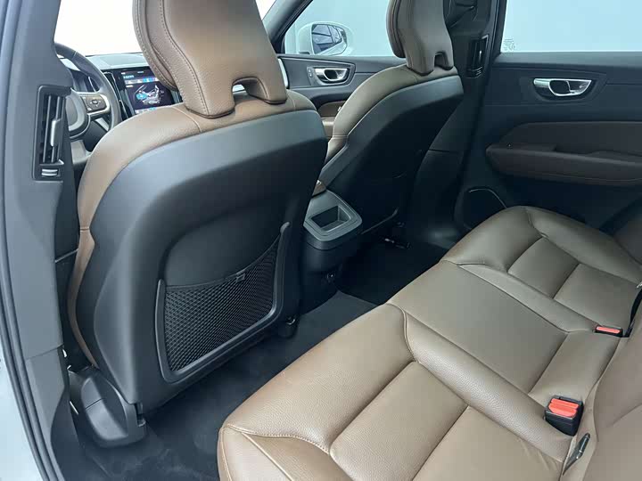 Volvo XC60 2023 B 5 4 WD — фото 16