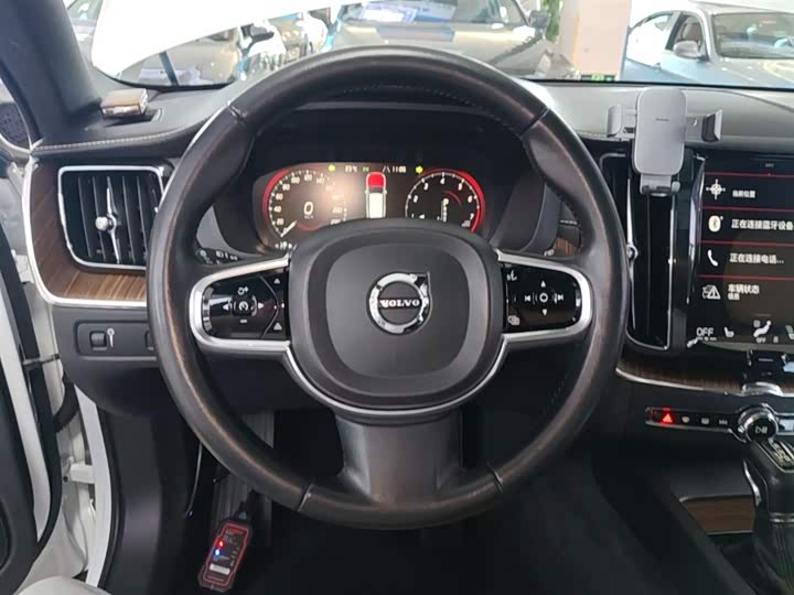 Volvo XC60 2018 T 5 4 WD — фото 11
